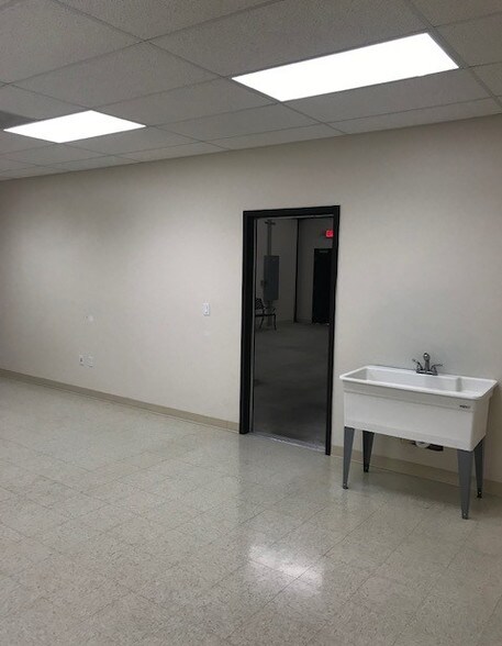 More Photos Of 1011 S Heatherwilde Blvd, Pflugerville Research And Development For Lease