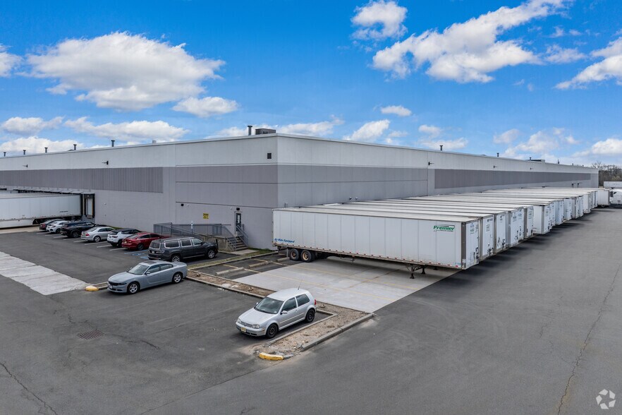 More Photos Of 301-321 Herrod Blvd, South Brunswick Warehouse For Lease