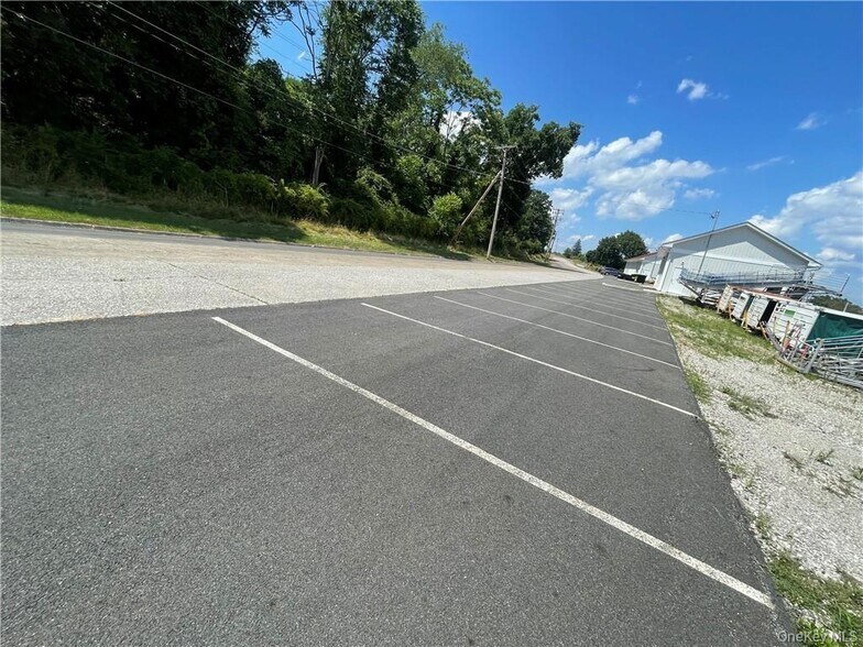 More Photos Of 75 Bill Larkin Dr, New Windsor Industrial For Sale