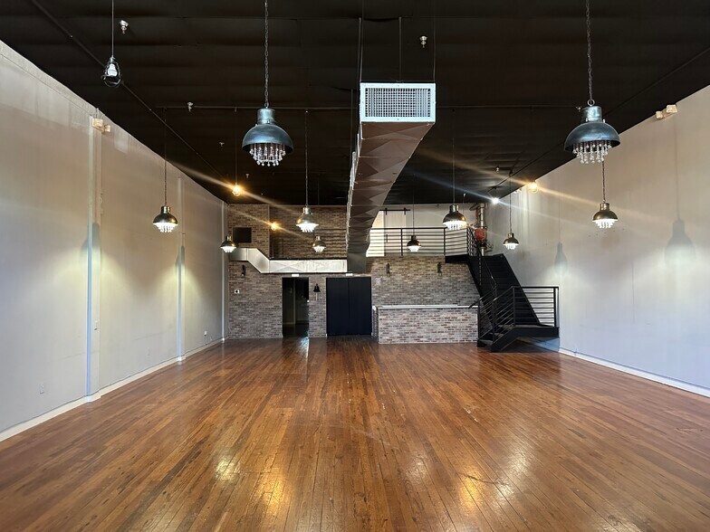 More Photos Of 1540-1548 Main St, Sarasota Storefront For Lease