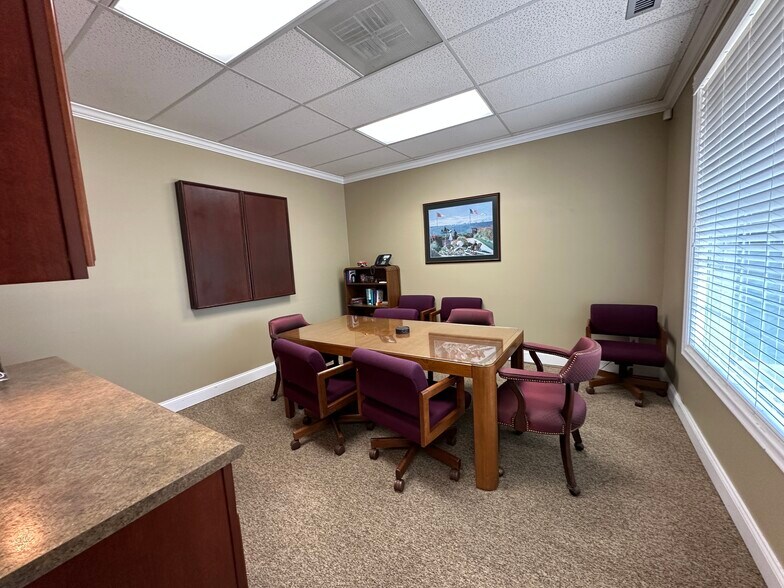 More Photos Of 31886 Northwestern Hwy, Farmington Office For Lease