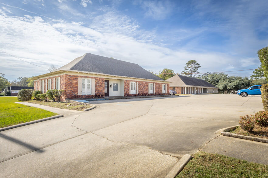 Primary Photo Of 618 S Washington St, Bastrop Office For Sale