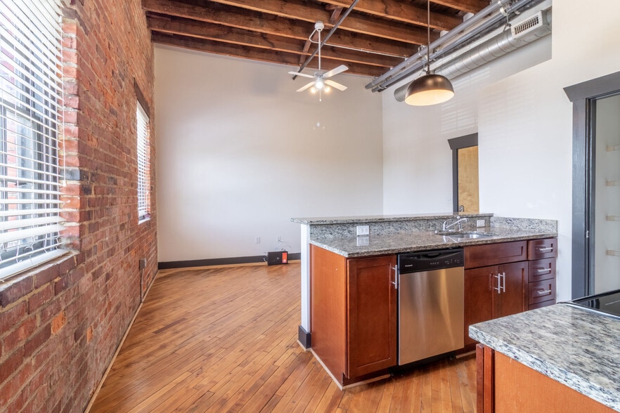 More Photos Of 1131 Commerce St, Petersburg Apartments For Sale