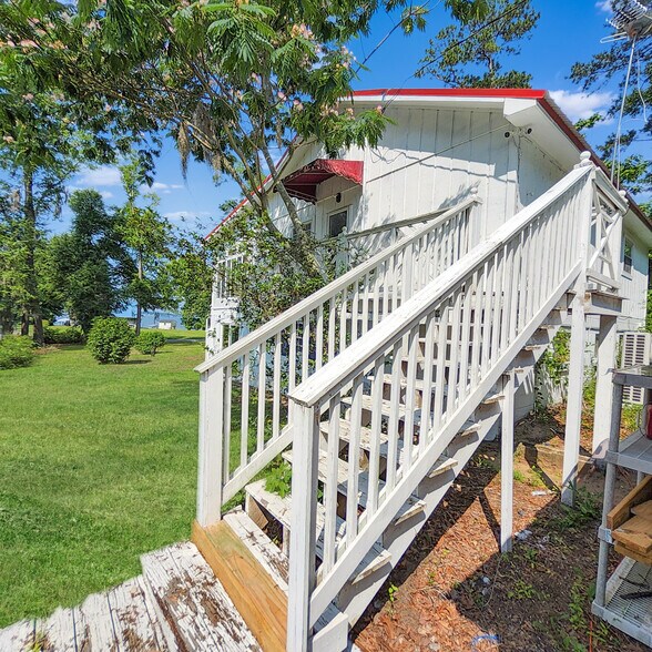 More Photos Of 1201 Crescent St, Summerton Apartments For Sale