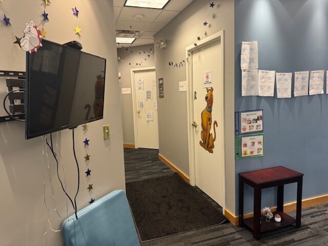 More Photos Of 45305 Catalina Ct, Sterling Showroom For Sale