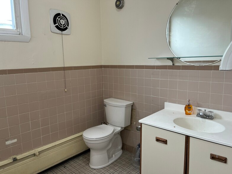More Photos Of 14 Dartmouth St, Malden Office For Lease