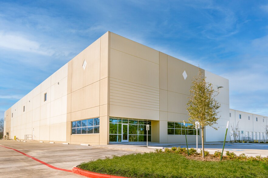 Primary Photo Of 814 FM 1489, Brookshire Distribution For Lease