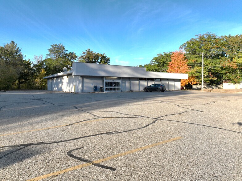 More Photos Of 4562 W Houghton Lake Dr, Houghton Lake Freestanding For Sale