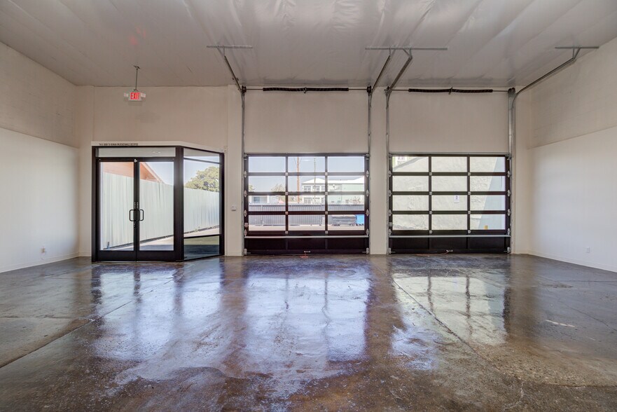 More Photos Of 2616 W Jefferson Blvd, Los Angeles Showroom For Sale