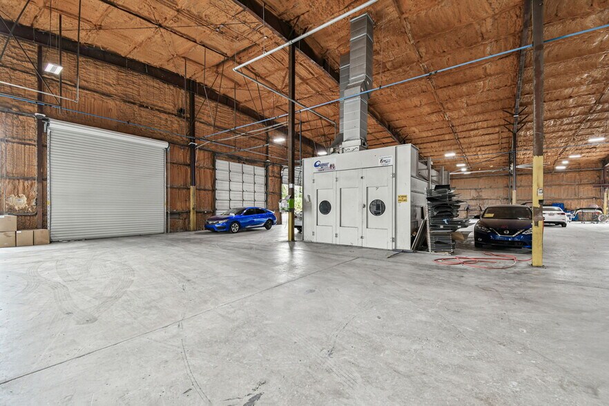 More Photos Of 4811 W Sligh Ave, Tampa Warehouse For Lease