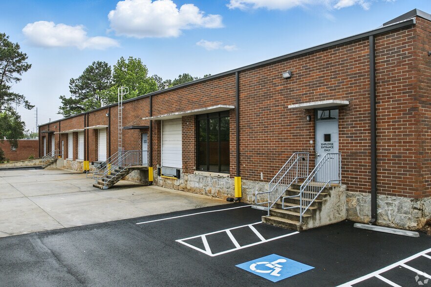 More Photos Of 1532 Stone Ridge Dr, Stone Mountain Warehouse For Lease