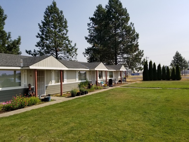 More Photos Of 25 N Airport Rd, Deer Park Apartments For Sale