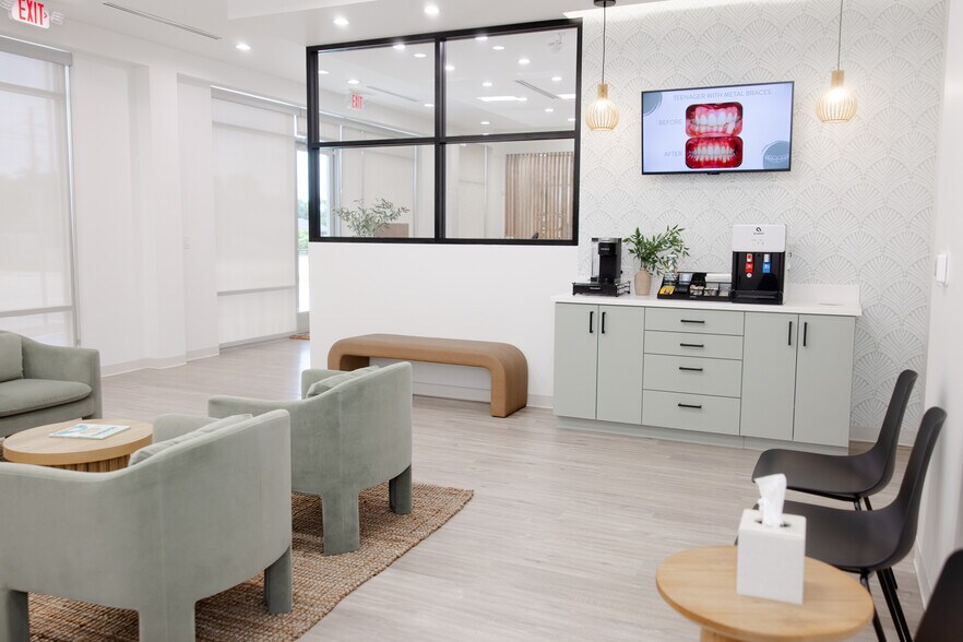 More Photos Of 5125 Peek Rd, Katy Storefront For Lease