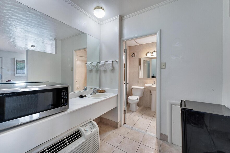 More Photos Of 423 W Main St, Vernal Hotel For Sale