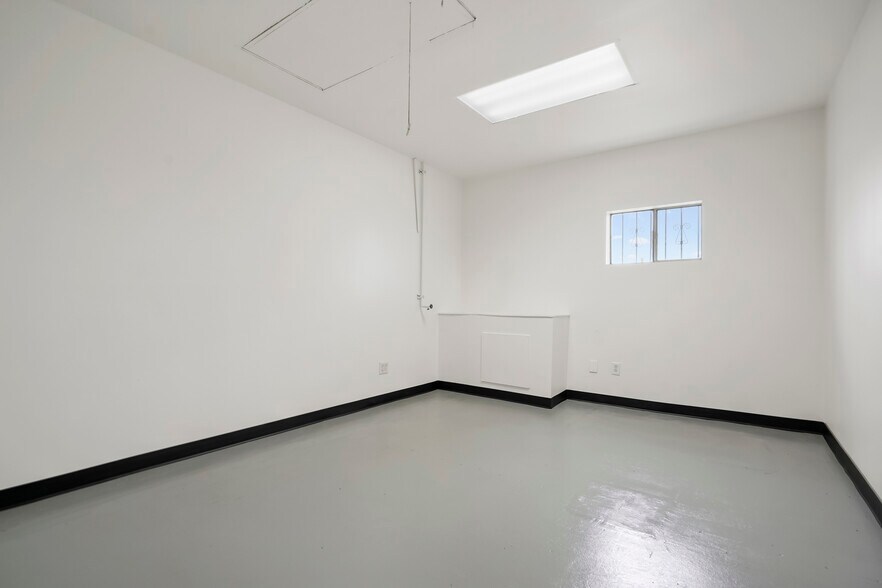 More Photos Of 5981 Marion Dr, Denver Warehouse For Sale