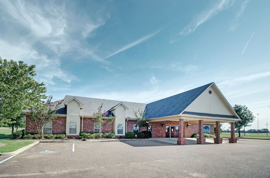 Primary Photo Of 112 Southlake Cir, Canton Healthcare For Lease