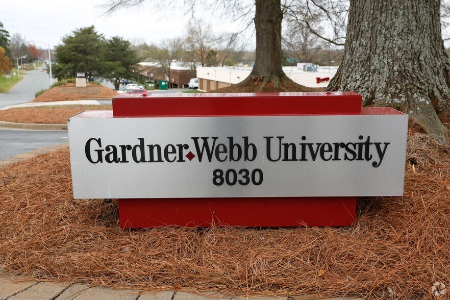 More Photos Of 8030 Arrowridge Blvd, Charlotte Office For Sale