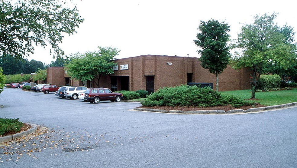 More Photos Of 1710 Cumberland Point Dr SE, Marietta Light Distribution For Lease