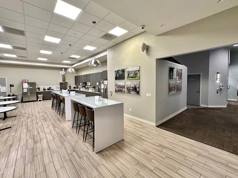 More Photos Of 185 W Chestnut Ave, Monrovia Office For Sale