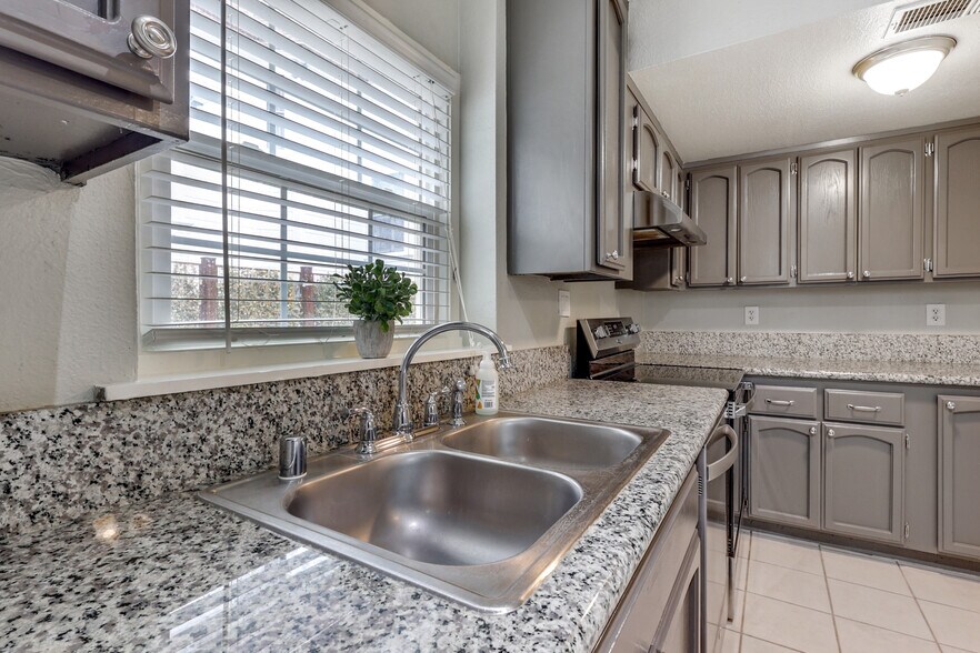 More Photos Of 517 13th St, Sacramento Multifamily For Sale