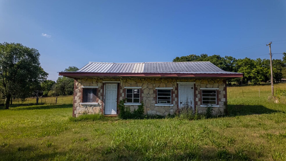 More Photos Of 2516 US-63, Hardy General Retail For Sale