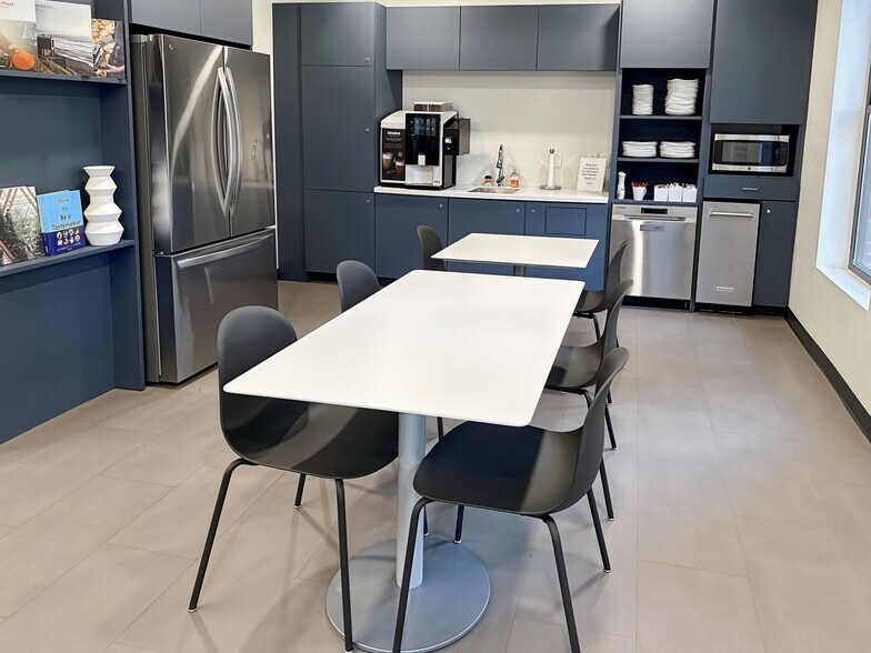 More Photos Of 10 N High St, Columbus Coworking Space