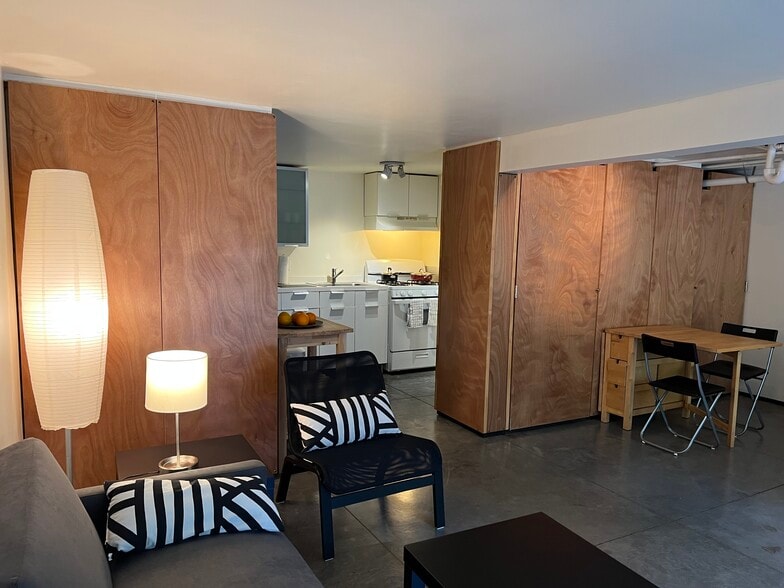 More Photos Of 221 E 56th St, Savannah Apartments For Sale