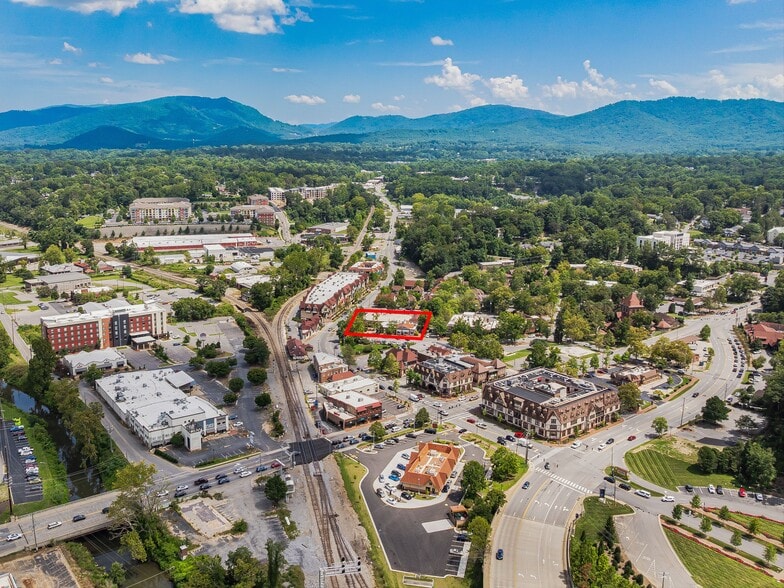 More Photos Of 10 Biltmore Plz, Asheville Restaurant For Lease