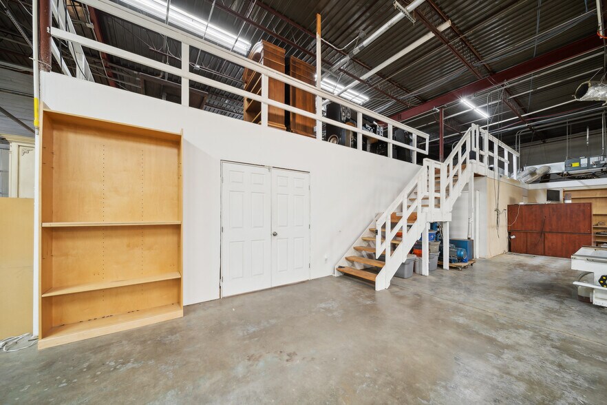 More Photos Of 4434-4437 S 74th Ave, Tulsa Warehouse For Sale