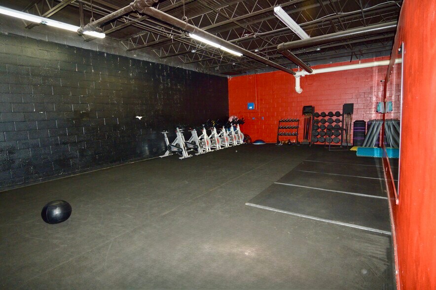 More Photos Of 1300 S Bolton St, Jacksonville Warehouse For Sale