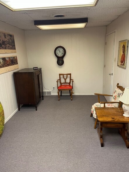 More Photos Of 735 Park Dr, Alton Office For Sale