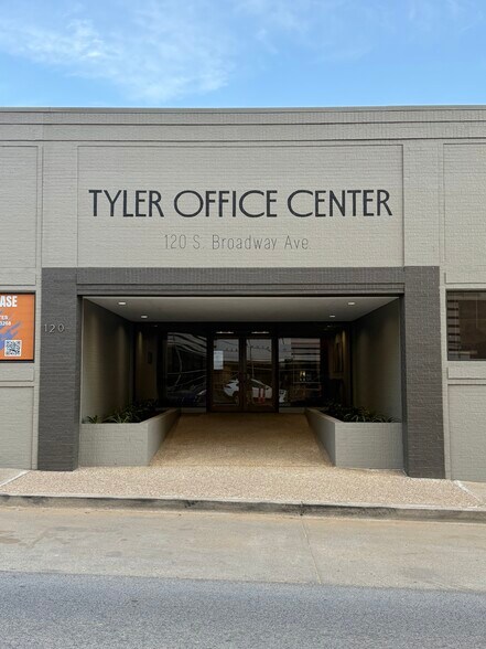 Primary Photo Of 120 S Broadway Ave, Tyler Office For Lease