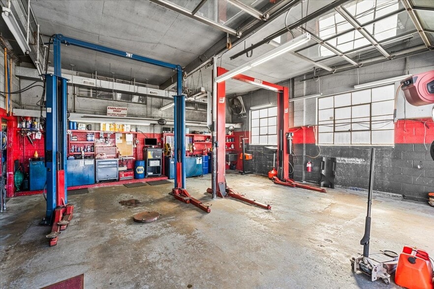 More Photos Of 2901 Randleman Rd, Greensboro Auto Repair For Sale