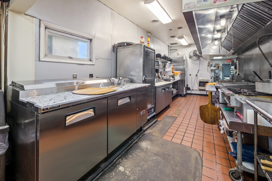 More Photos Of 270 E Northampton St, Bath Restaurant For Sale