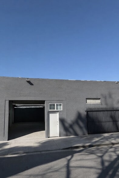 More Photos Of 14855 Bessemer St, Van Nuys Service For Lease
