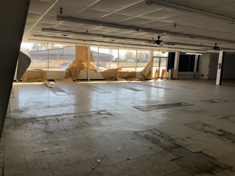 More Photos Of 1021 Rogers St, Laurel Freestanding For Sale