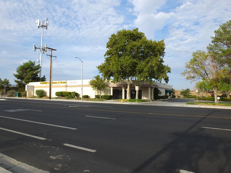 More Photos Of 44143-44147 20th St W, Lancaster Medical For Lease