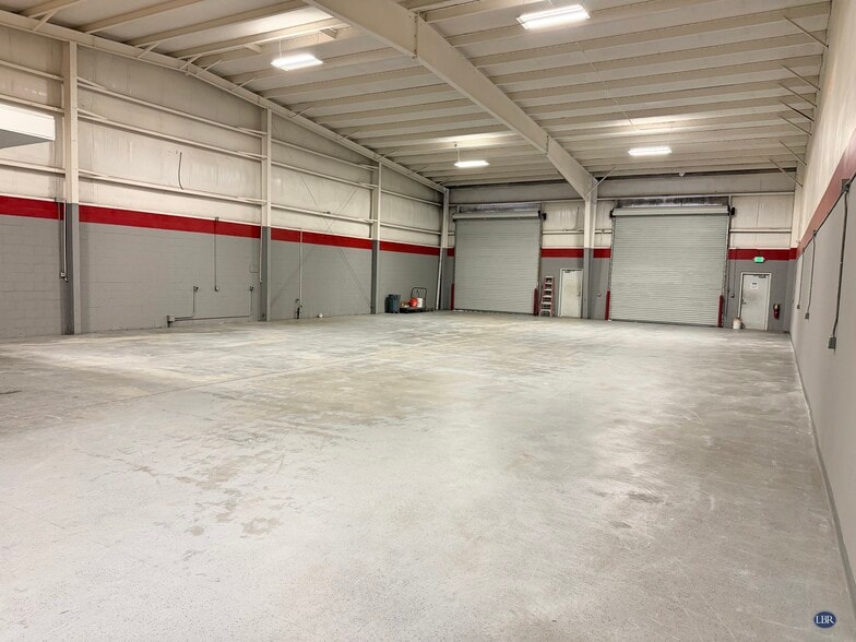More Photos Of 480 Distribution Dr, Melbourne Warehouse For Lease