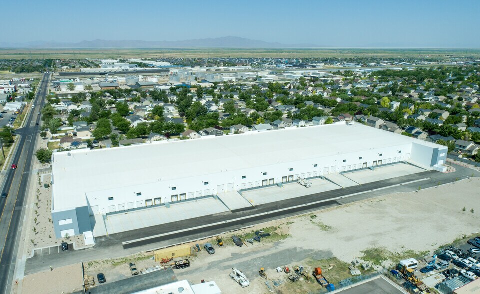 More Photos Of 1376 W 2600 S, Woods Cross Distribution For Lease