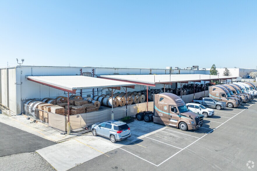 More Photos Of 8180 Signal Ct, Sacramento Warehouse For Lease