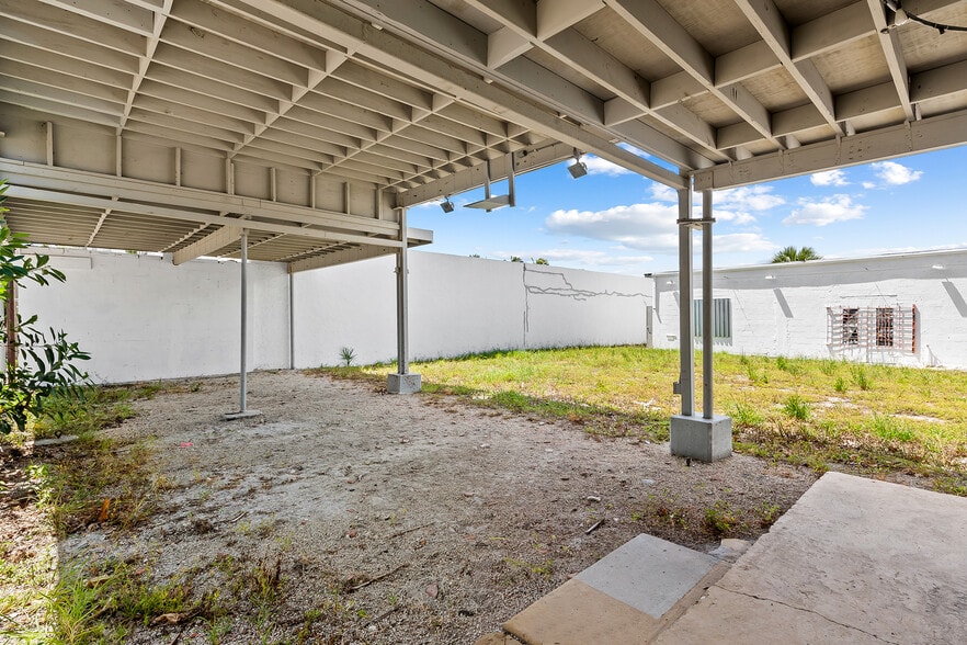 More Photos Of 810 NE 4th Ave, Fort Lauderdale Storefront Retail Office For Lease