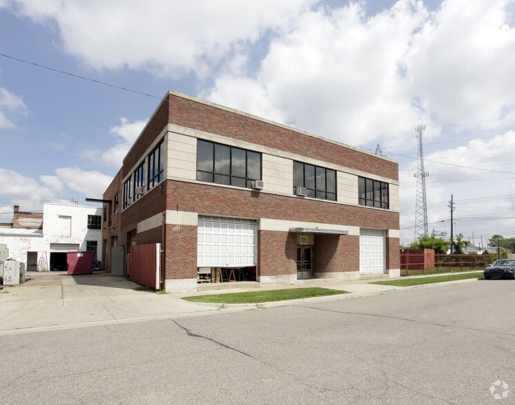 More Photos Of 721 E Saratoga St, Ferndale Warehouse For Sale