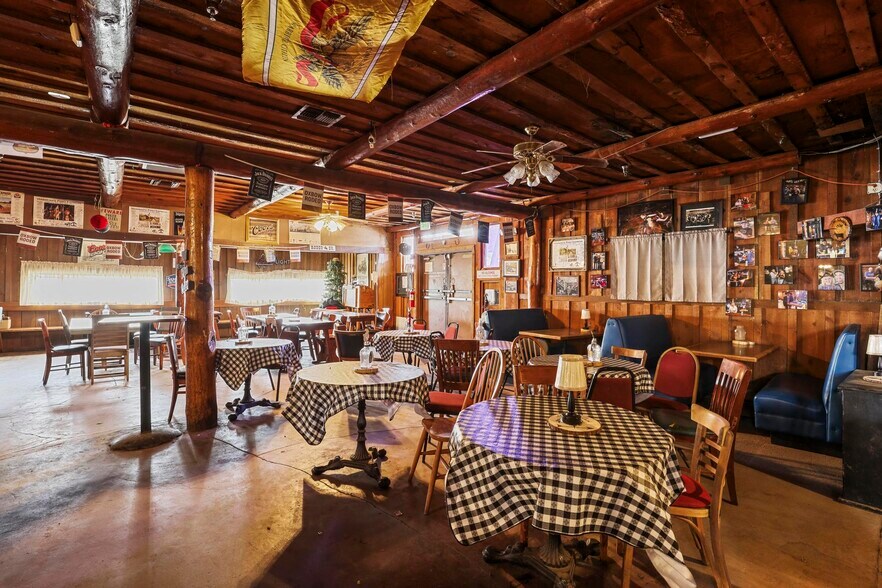 More Photos Of 607 W Main St, Payson Bar For Sale