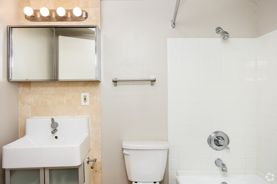 More Photos Of 2020 SW Salmon St, Portland Apartments For Sale