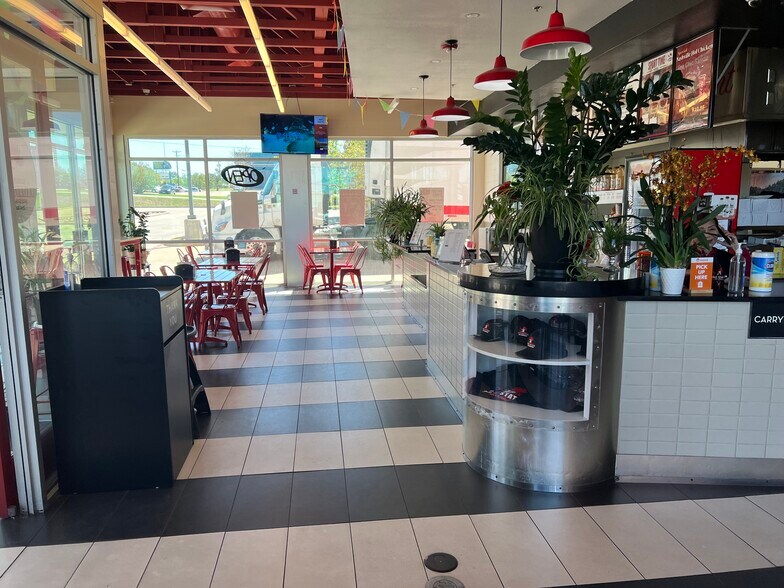 More Photos Of 7205 S Broadway Ave, Tyler Fast Food For Lease