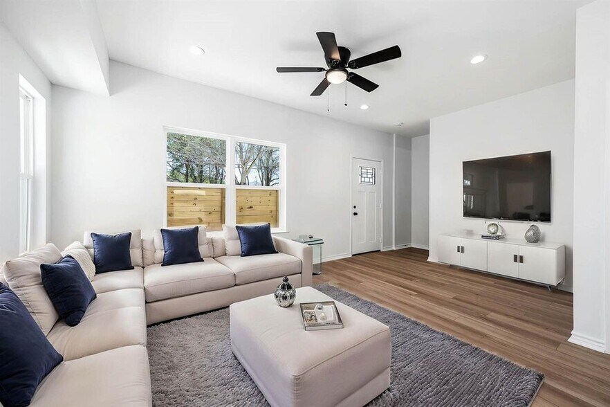 More Photos Of 2024 Hampton st, Houston Multifamily For Sale