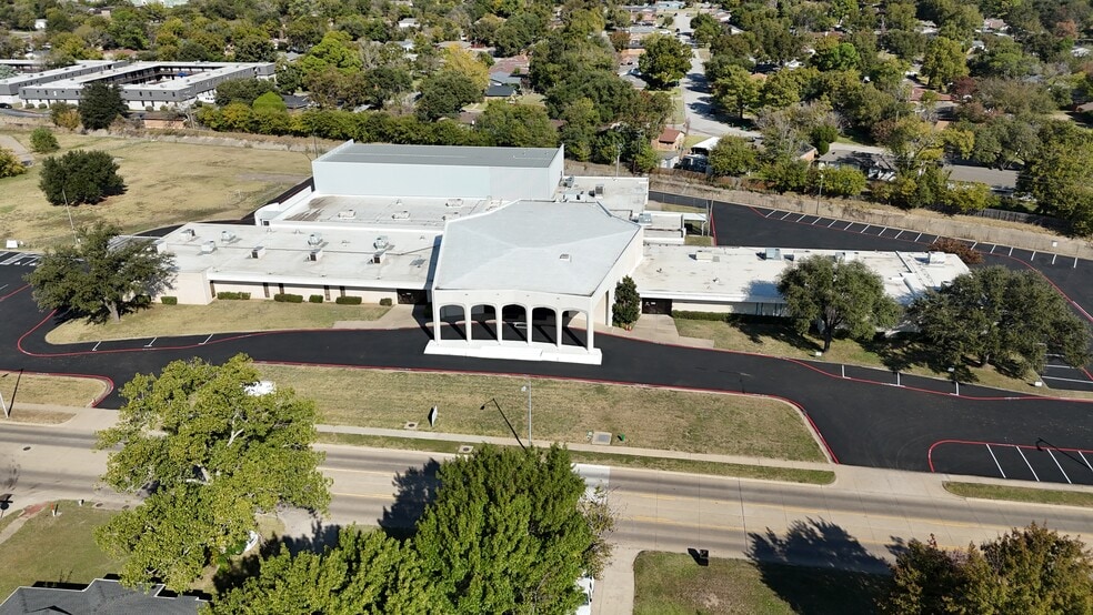 More Photos Of 6801 Meadowbrook Dr, Fort Worth Specialty For Sale