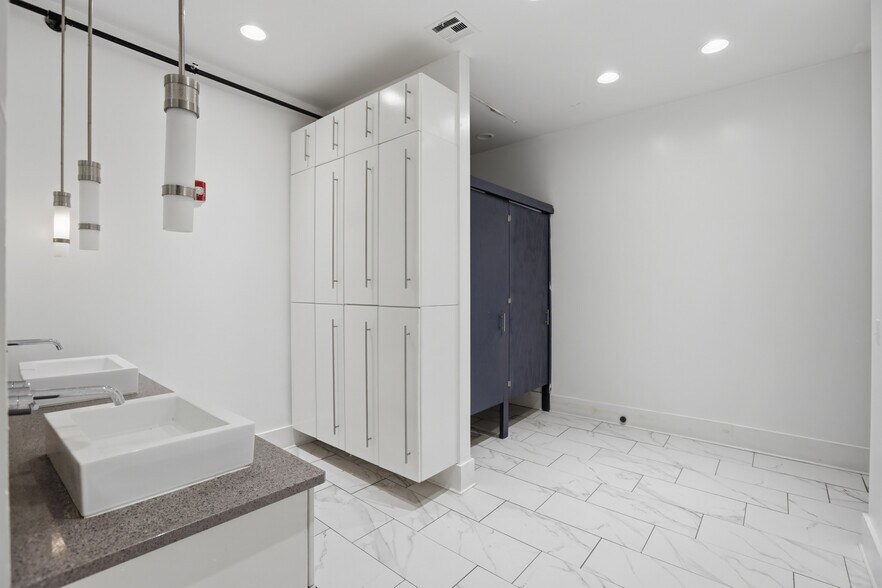 More Photos Of 122 E Randolph Ave, Enid Storefront Retail Residential For Sale