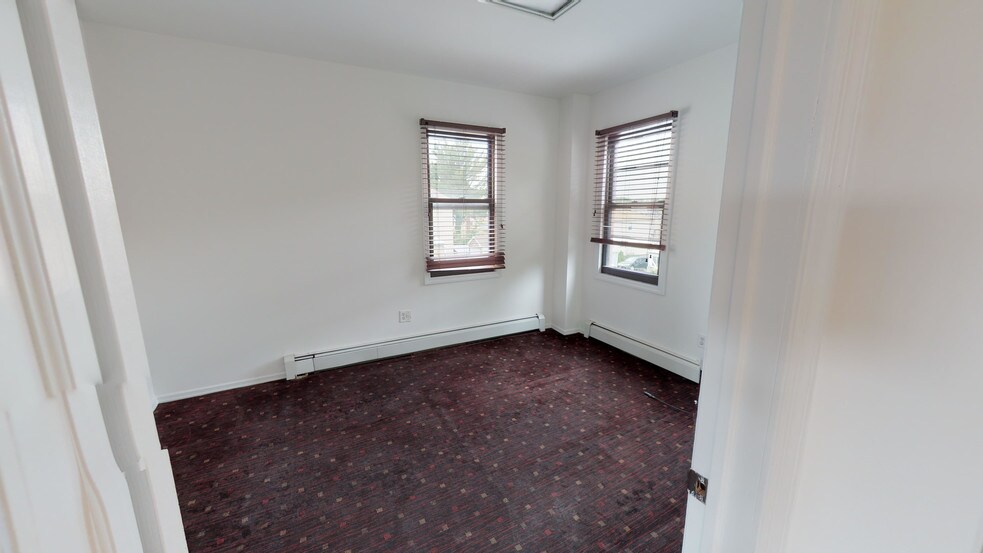 More Photos Of 4089 Victory Blvd, Staten Island Storefront Retail Office For Lease