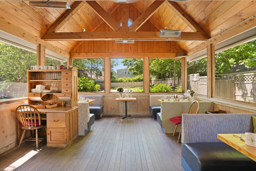 More Photos Of 218 Upper Main St, Edgartown Flex For Sale